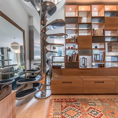 Luxueux Duplex 4 Avec Balcons Et Cheminée à - Fr-1-613a-46 *